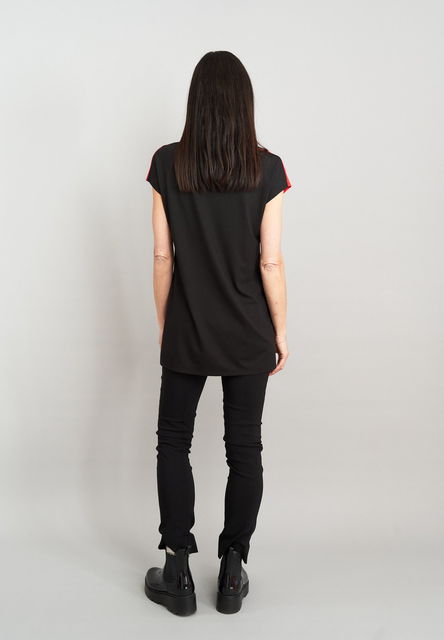 
                  
                    Seidel Longshirt
                  
                