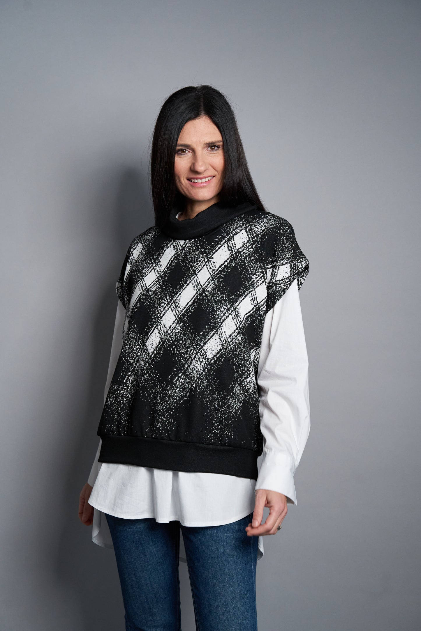 
                  
                    Blickfang Pullunder Schwarz Offwhite
                  
                