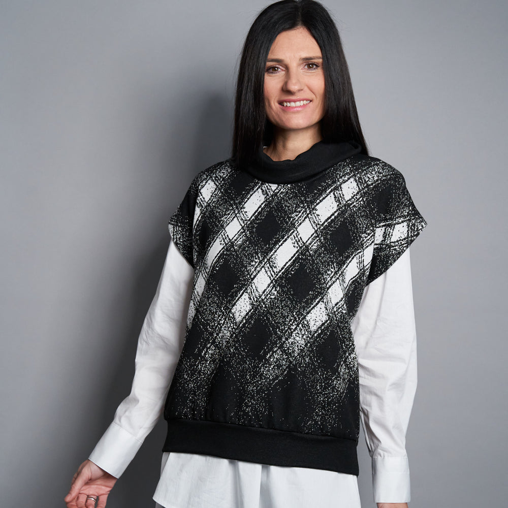 
                  
                    Blickfang Pullunder Schwarz Offwhite
                  
                