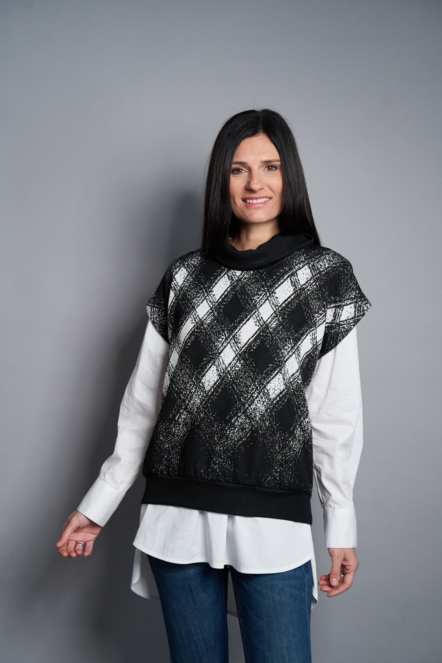 
                  
                    Blickfang Pullunder Schwarz Offwhite
                  
                
